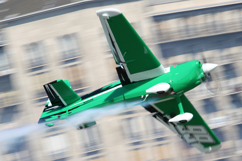 The one picture that best summarises the air race: speed, some and insane action! Michael Goulian in Edge 540 Race 99